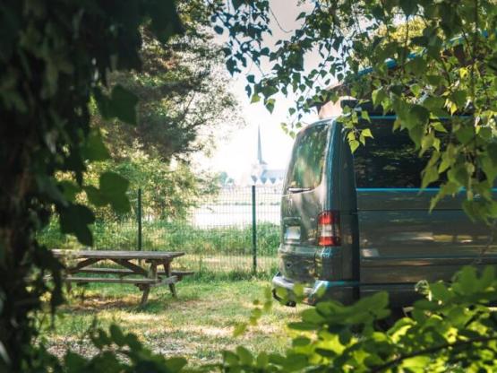 Parcela en camping Junto a una riviera - sobre la orilla de la Loire - Tienda pequeña