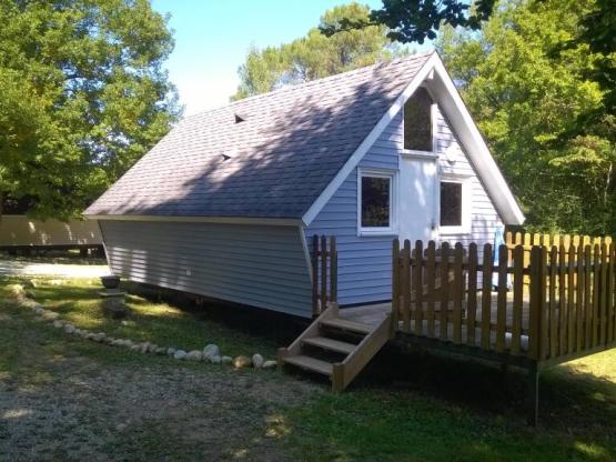 Cabaña sobre pilotes con terraza  ( 2/4 adulti + 2 niños)