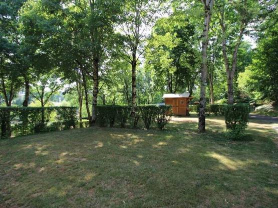 Parcela: coche + tienda/caravana o autocaravana + electricidad