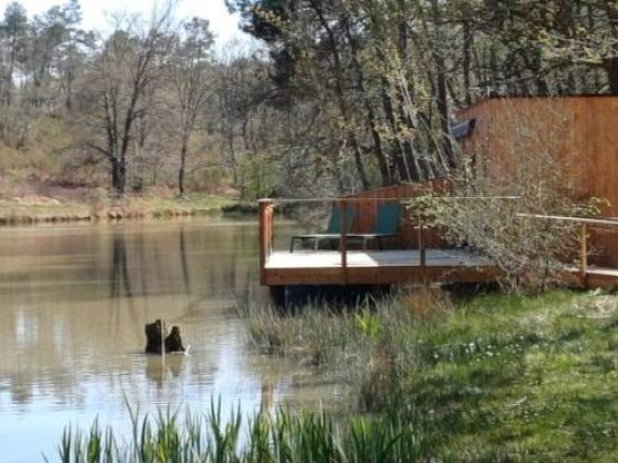 AQUALODGE NATURE©, floating house with the breathtaking view of the lake (TV included)