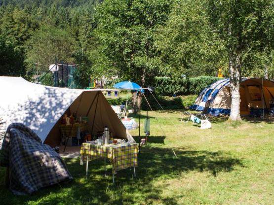 Parcela Nature (tienda, caravana + 1 coche, autocaravana) sin electricidad