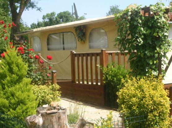 Mobil home 32m² PMR - aangepast voor personen met beperkte mobiliteit, geschikt voor maximaal 5 personen indien de 5e persoon een baby is (36 maanden, kinderbedje).