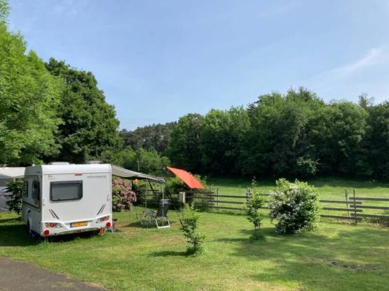 Forfait Classique : Parcela (tienda/caravana o autocaravana) + coche