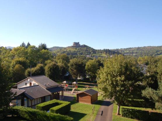 Forfait Grand Confort: Parcela (tienda/caravana o autocaravana) + coche + Electricidad 10A + conexión agua corriente / evacuación