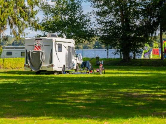 Parcela Nature (1 tienda, caravana, autocaravana / 1 coche)