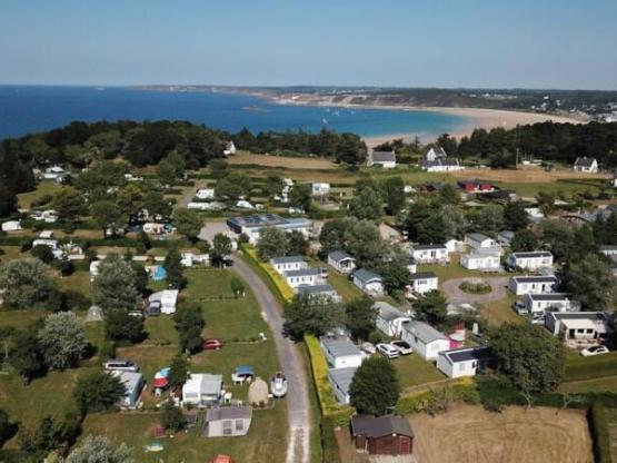 Parcela autocaravana una noche (2 adultos + electricidad 10A)