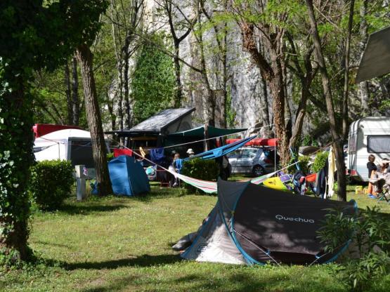 Forfait 2 pers. + coche + tienda o caravana + electricidad