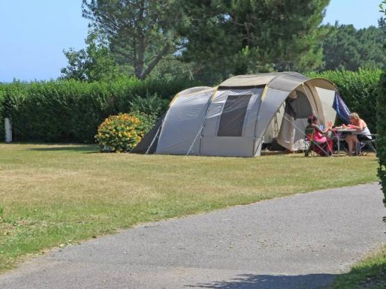 Stellplatz natur  mit 2 Personen (auto + wohnwagen oder zelt )