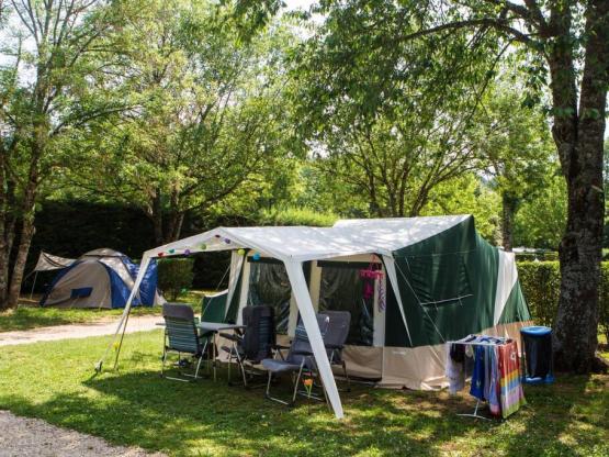 Parcela: coche + tienda/caravana o autocaravana + electricidad