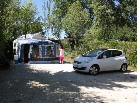 Parcela para caravana y autocaravana, estabilizado con piedra caliza molida