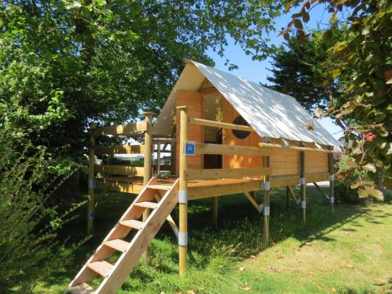 Mini tenda de montanha sobre pilotes CONFORT 8m² - Electricidad 10A - 1 habitación + Terraza - sin sanitarios