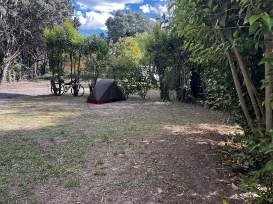 Parcela Nature SOLO (tienda, caravana, autocaravana / 1 coche)