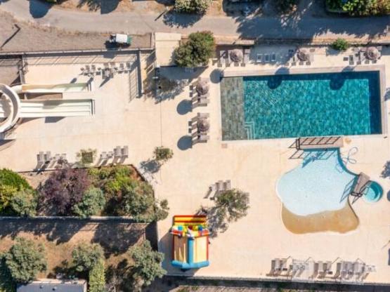 TAOS Luxe 40m2 terrasse 35m2+ jacuzzi privatif  - 6 pers 3 chambres 2 salles de bain - clim