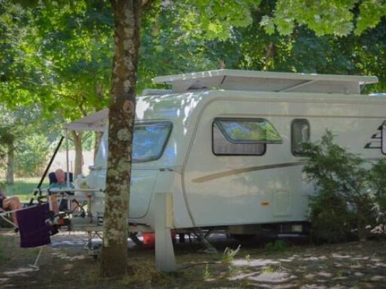 Parcela tienda 80-100m² + 1 coche