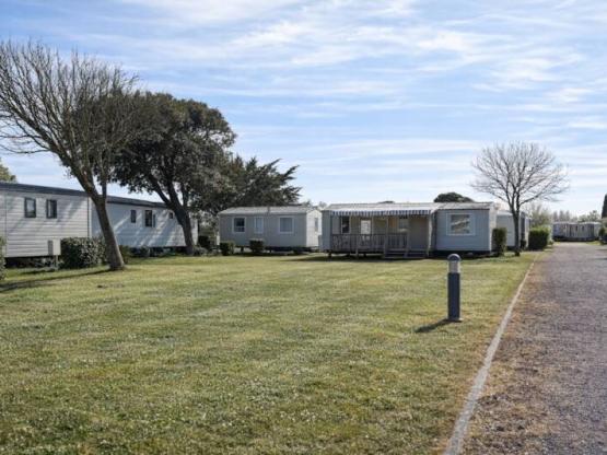 Parcela : coche + tienda/caravana o autocaravana