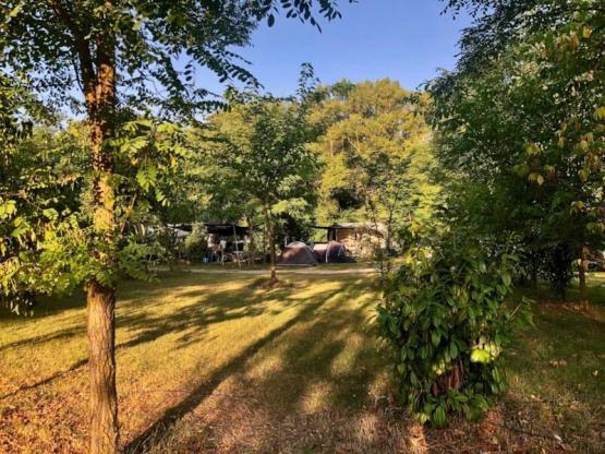 Parcela XXL GRAND CONFORT (150m²) + 1 coche + electricidad 10A