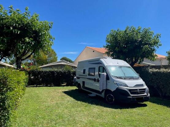 Pauschale Stellplatz/1Auto + Zelt , oder Wohnmobil + Strom 80 m²