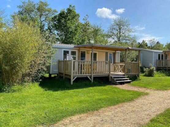 Stacaravan SIMPLY RIVIERA 2 slaapkamers + terras + TV (27 m²/2013)