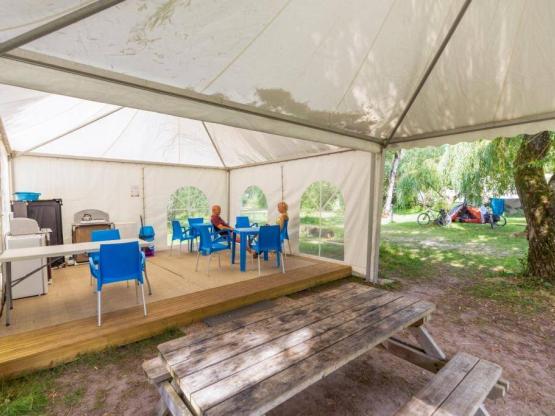 Especial área reservada para excursionistas en bicicleta, moto