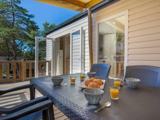 Mobilhome Raimu 28 m2 aire acondicionado- 2 habitaciones - Terraza 15m2