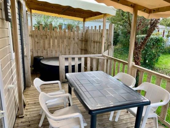 Mobil-home BIEN ETRE 2 chambres avec lave vaisselle et Spa privatif - SAMEDI