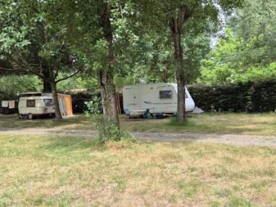 Emplacement CONFORT XL de 100 à 150m² avec électricité 6A