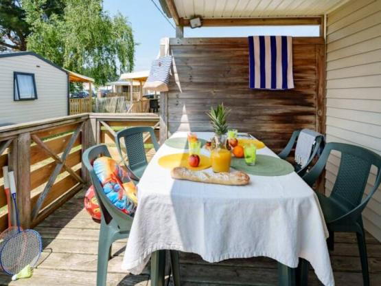 Stacaravan Escapade 24m² - 2 slaapkamers  + televisie