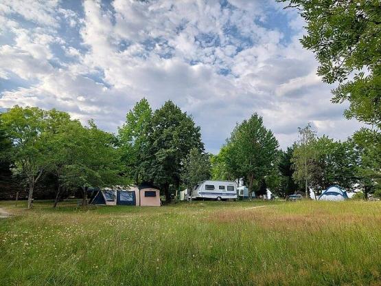 PAQUETE PARTNER 2 Personas + Electricidad (6A) - Acampar a grandes precios