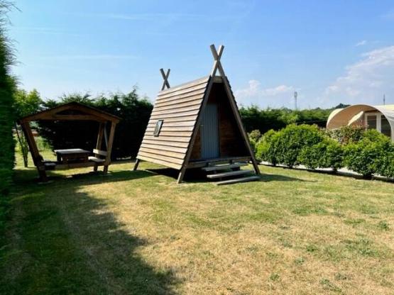 CABADIENNE, tente en bois isolée avec 2 lits simples année 2019 (sans sanitaire)