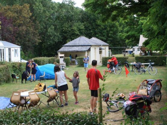 Parcela Especial excursionista andando o ciclista con tienda