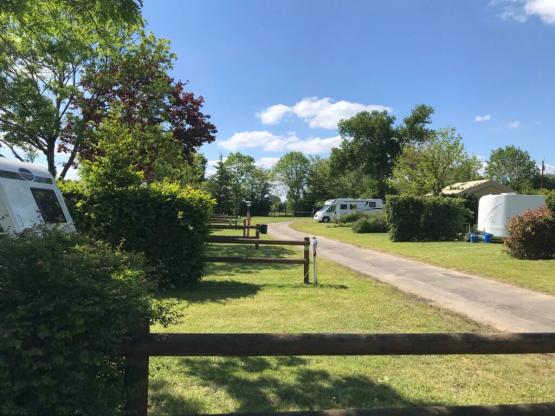 Parcela + coche + tienda o caravana + electricidad