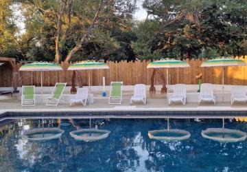 Flower Camping Les Rives de l'Aygues