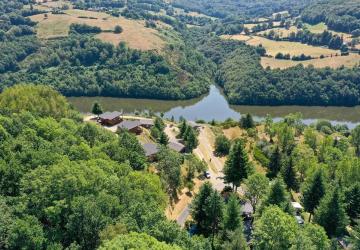 Flower Camping Le Belvédère - Auvergne - Cantal