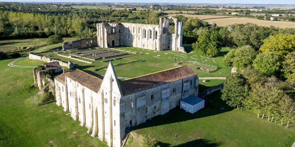 Abbaye de Maillezais - Vendée - Vue aérienne